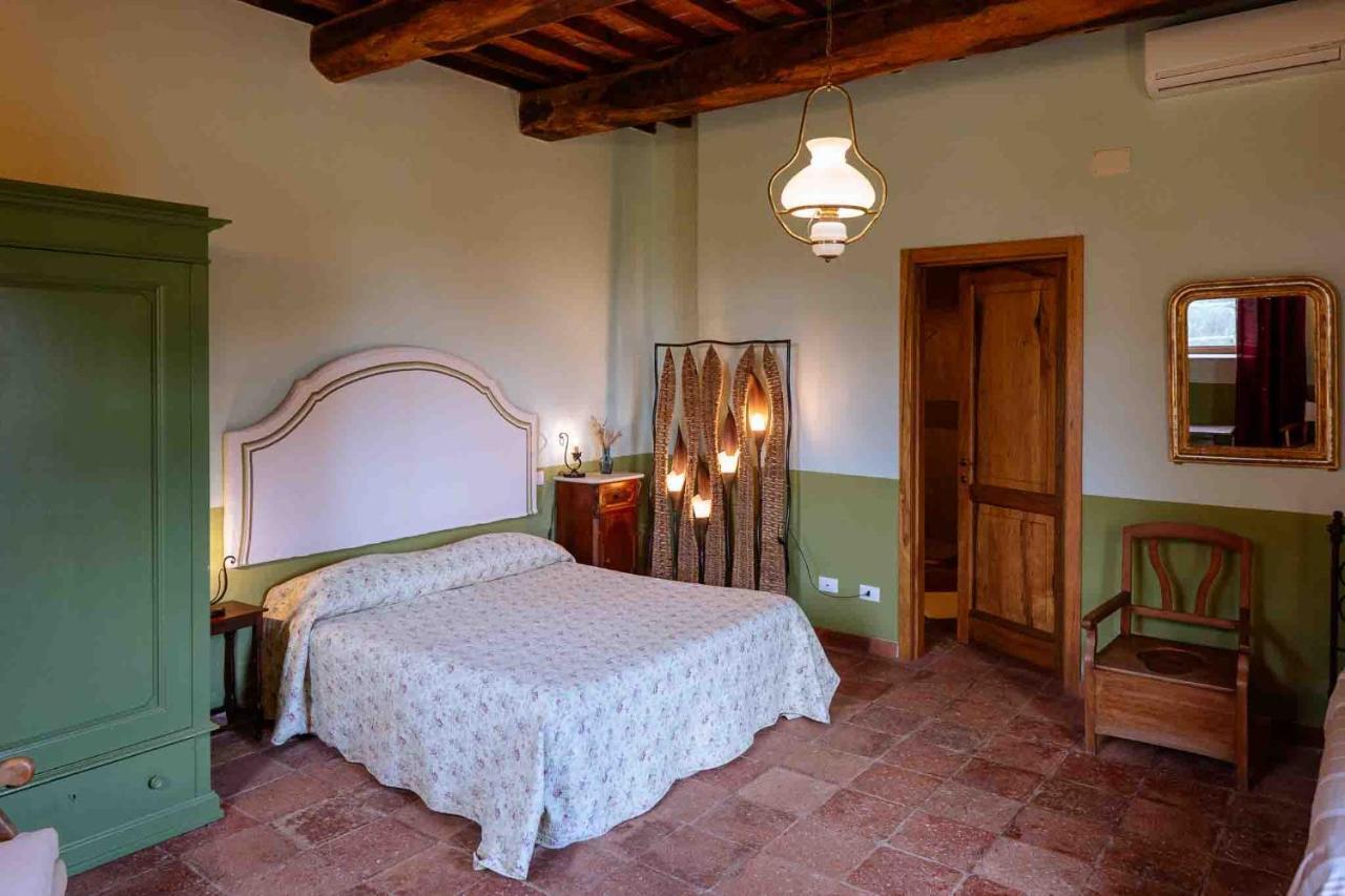Agriturismo Bio Fattoria Di Pietra Giuncarico Екстер'єр фото