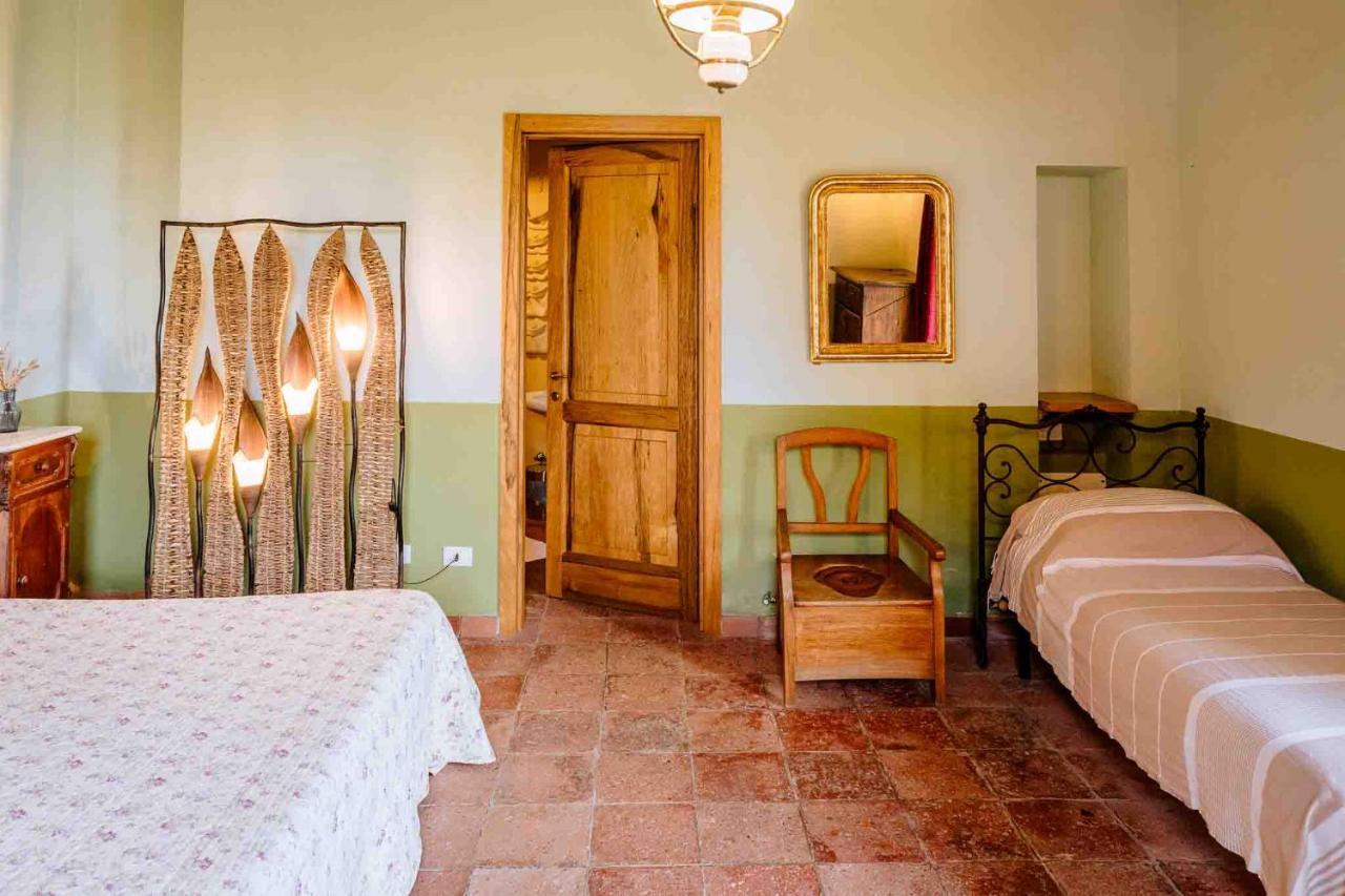 Agriturismo Bio Fattoria Di Pietra Giuncarico Екстер'єр фото